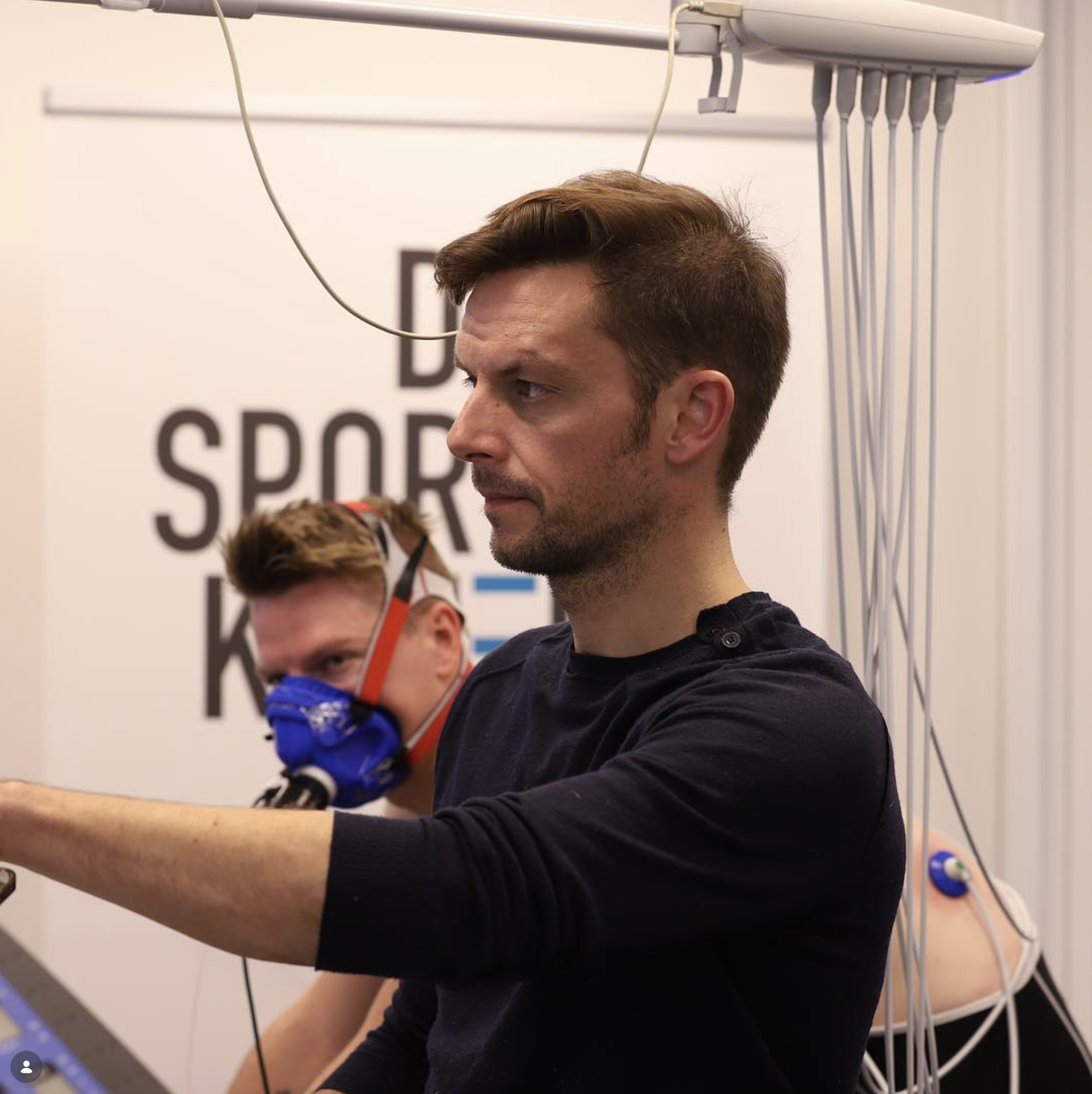 Filip Speybroeck voert een fietsprestatie-test uit bij De Sportkamer